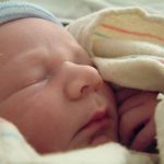 Poduszka dla niemowląt – kiedy i jaką kupić?